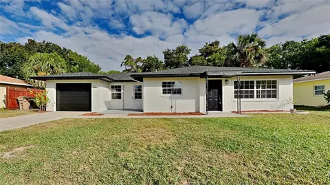 2725 Eastland Rd, Mount Dora, FL 32757