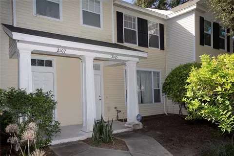 2105 Golden Oak Ln, Valrico, FL 33594