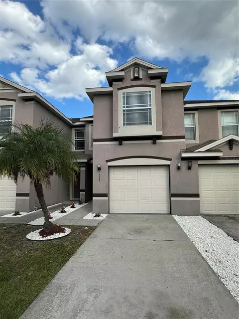 529 Glenn Cross Dr, Ruskin, FL 33570