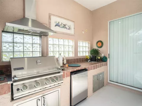 Kitchen - 331 Lewis Rd, Lithia, FL 33547 photo 7 of 7