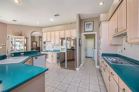 Kitchen - 331 Lewis Rd, Lithia, FL 33547 photo 2 of 7