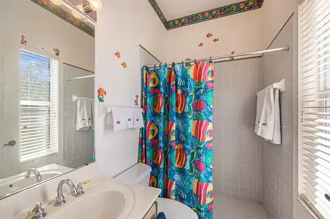 Bath - 331 Lewis Rd, Lithia, FL 33547 photo 3 of 4