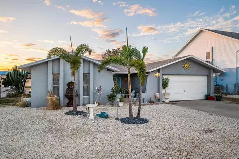13515 Stacey Dr, Hudson, FL 34667