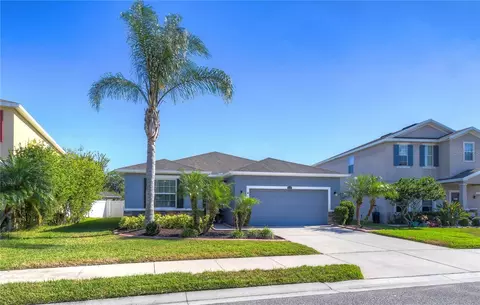 2804 Holly Bluff Ct, Plant City, FL 33566