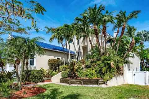 11825 1st St E, Treasure Island, FL 33706