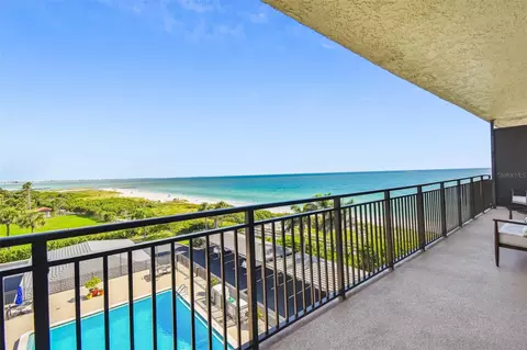 7650 Bayshore Dr #402, Treasure Island, FL 33706