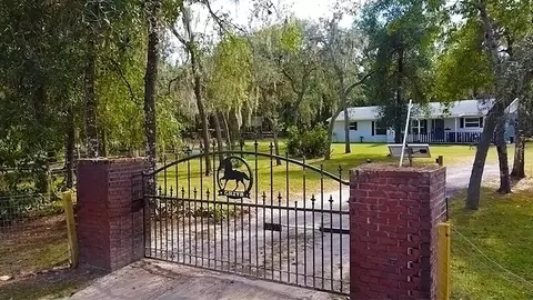 5419 Cyril Dr, Dade City, FL 33523