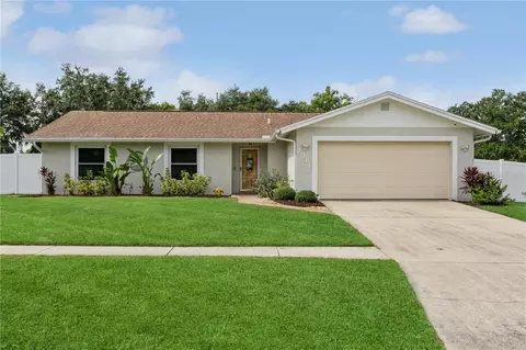 1311 Sandalwood Dr, Plant City, FL 33563