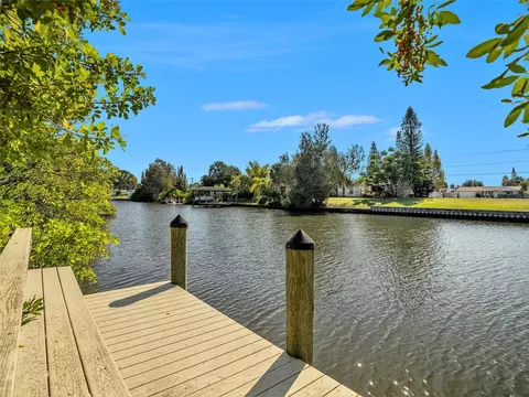 236 Lookout Dr, Apollo Beach, FL 33572