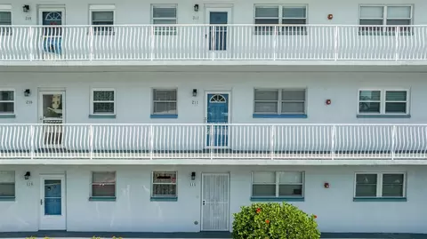 5925 Shore Blvd S #211, Gulfport, FL 33707