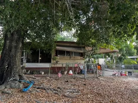 5427 Trail Dr, Seffner, FL 33584
