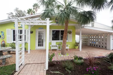 14001 Palm St, Madeira Beach, FL 33708 photo 1