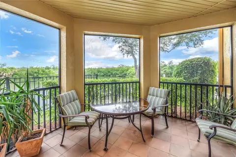 4333 Bayside Village Dr #122, Tampa, FL 33615