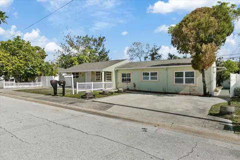 241 148th Ave N, Madeira Beach, FL 33708