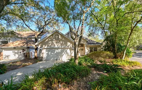 2211 Green Oaks Ln, Tampa, FL 33612