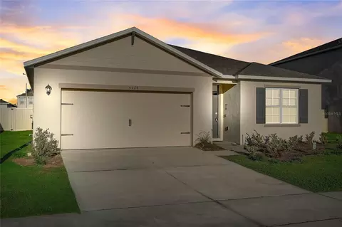 5374 Arlington River Dr, Lakeland, FL 33811