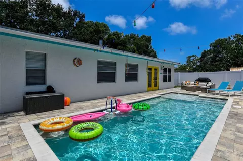 809 Helena Dr, Largo, FL 33770