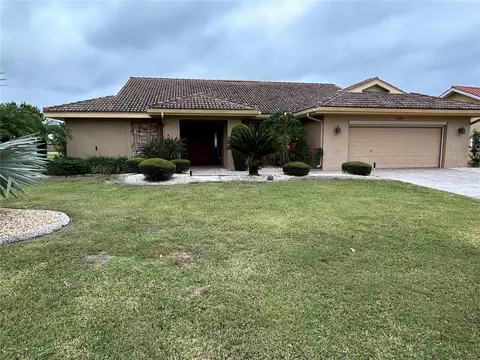 2002 New Bedford Dr, Sun City Center, FL 33573