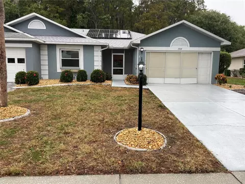1920 Grand Cypress Ln, Sun City Center, FL 33573