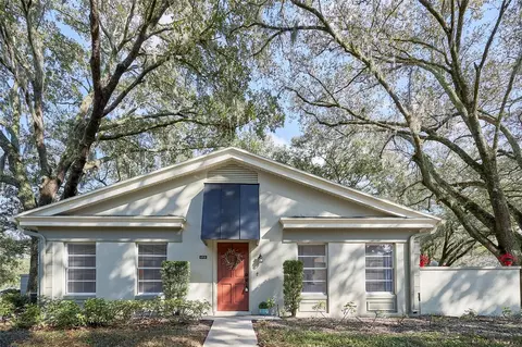 11713 Raintree Dr, Temple Terrace, FL 33617