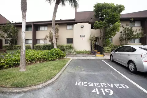 705 S Village Dr N #202, Saint Petersburg, FL 33716