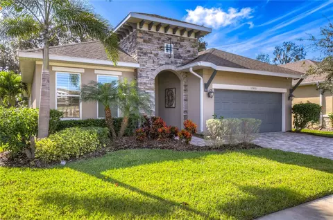 13935 Natures Reserve Dr, Lithia, FL 33547
