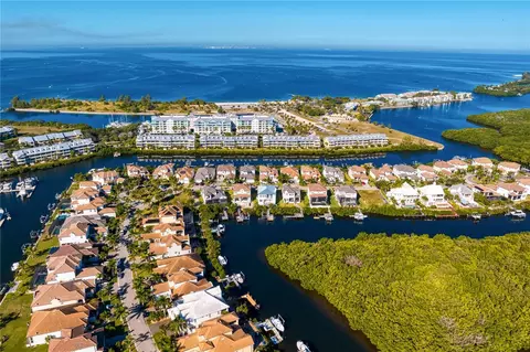 3113 Christophers Watch Ln, Ruskin, FL 33570