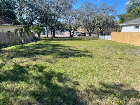 Poinsettia Avenue, Tarpon Springs, FL 34689