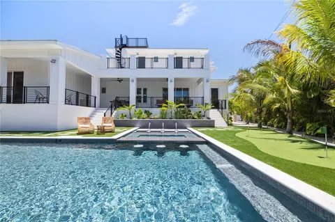502 Key Royale Dr, Holmes Beach, FL 34217