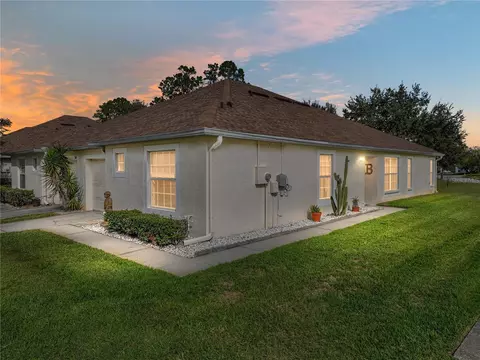5608 Autumn Shire Dr, Zephyrhills, FL 33541