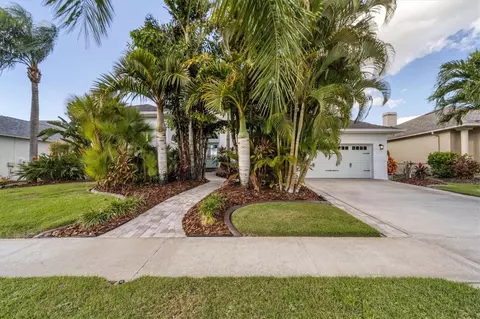 911 Bunker View Dr, Apollo Beach, FL 33572