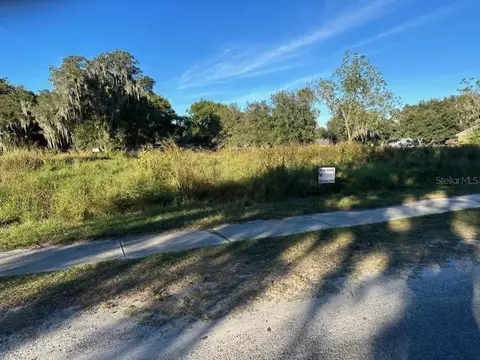 2402 Berry Rd, Plant City, FL 33567