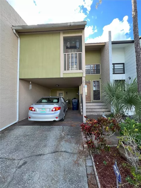 2910 Kelly Ridge Ln, Tampa, FL 33604