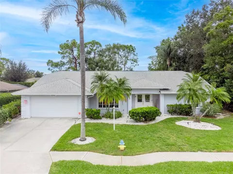 6187 Misty Oaks Dr, Sarasota, FL 34243