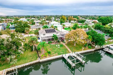 708 Kingston Ct, Apollo Beach, FL 33572