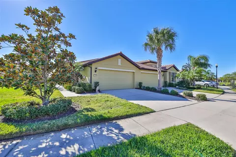 340 Mystic Falls Dr, Apollo Beach, FL 33572
