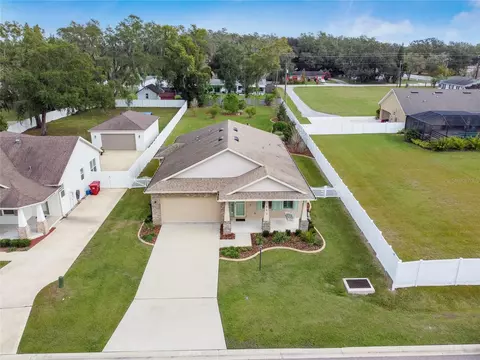 1223 Wild Daisy Dr, Plant City, FL 33563