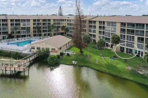 3539 Lake Bayshore Dr #J-110, Bradenton, FL 34205