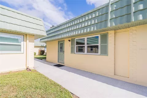 102 Cambridge Trl #220, Sun City Center, FL 33573