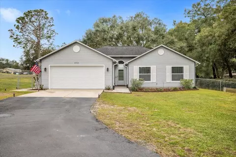 8923 Teacher Ln, Zephyrhills, FL 33541