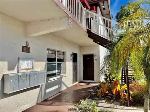 9133 Tudor Dr # D105, Tampa, FL 33615