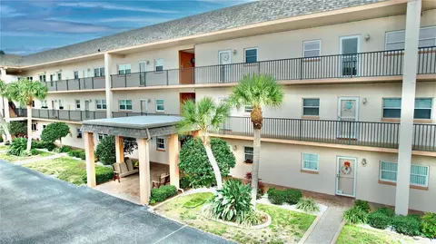 8 Glencoe Pl #105, Dunedin, FL 34698