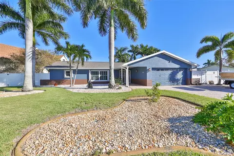 6323 Wisteria Ln, Apollo Beach, FL 33572