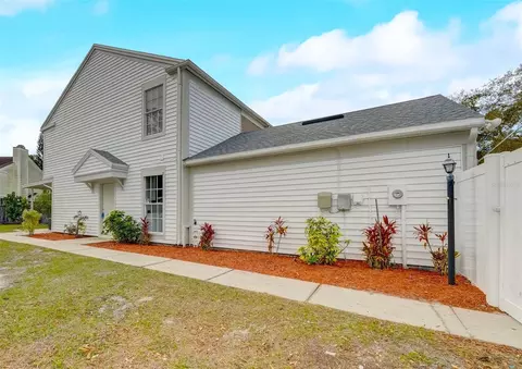 6240 Oak Cluster Cir, Tampa, FL 33634