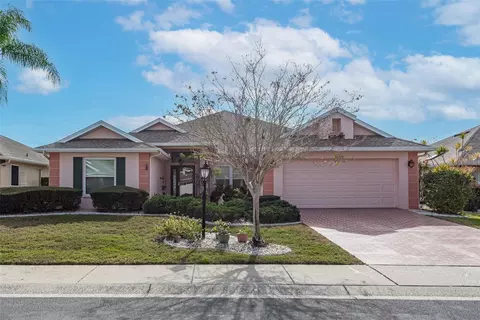 320 Caloosa Woods Ln, Sun City Center, FL 33573