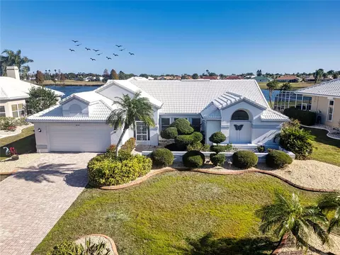 2118 New Bedford Dr, Sun City Center, FL 33573