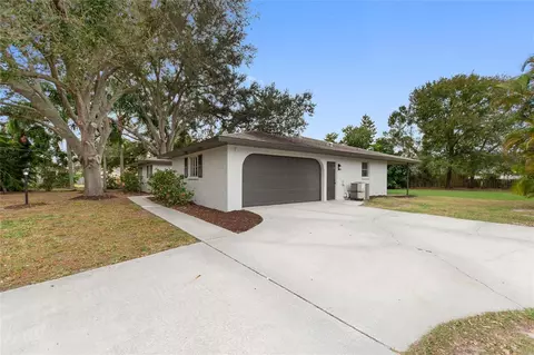 7708 Hermitage Cir, Sarasota, FL 34243