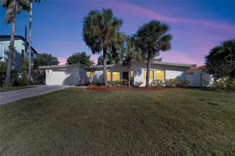 119 9th St, Belleair Beach, FL 33786