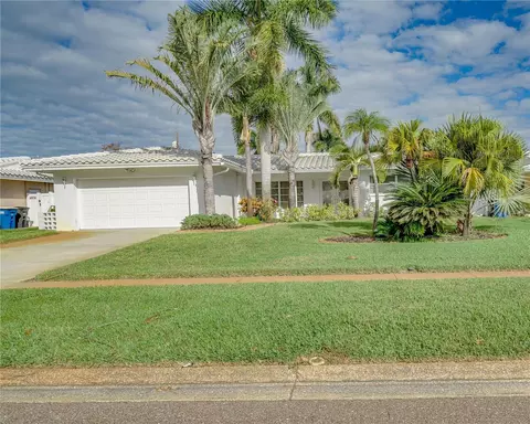 2082 Envoy Ct, Clearwater, FL 33764