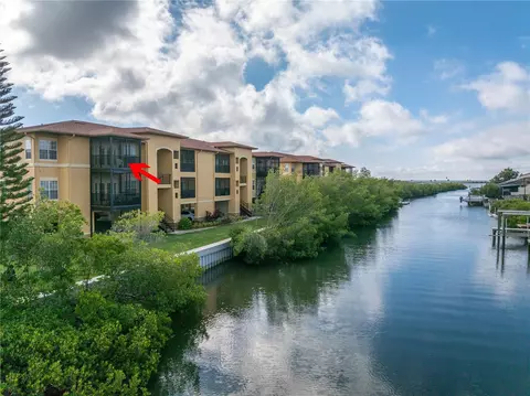 4318 Bayside Village Dr #303, Tampa, FL 33615
